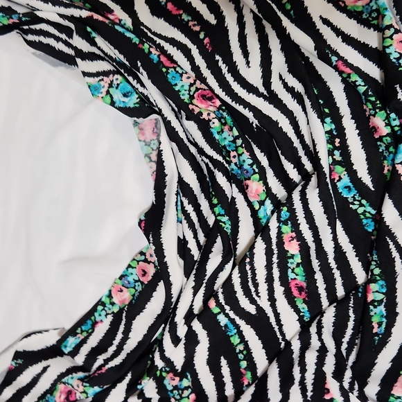 Xl polyester zebra floral blouse - Picture 3 of 4